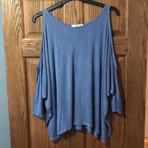 Loose cold shoulder top !